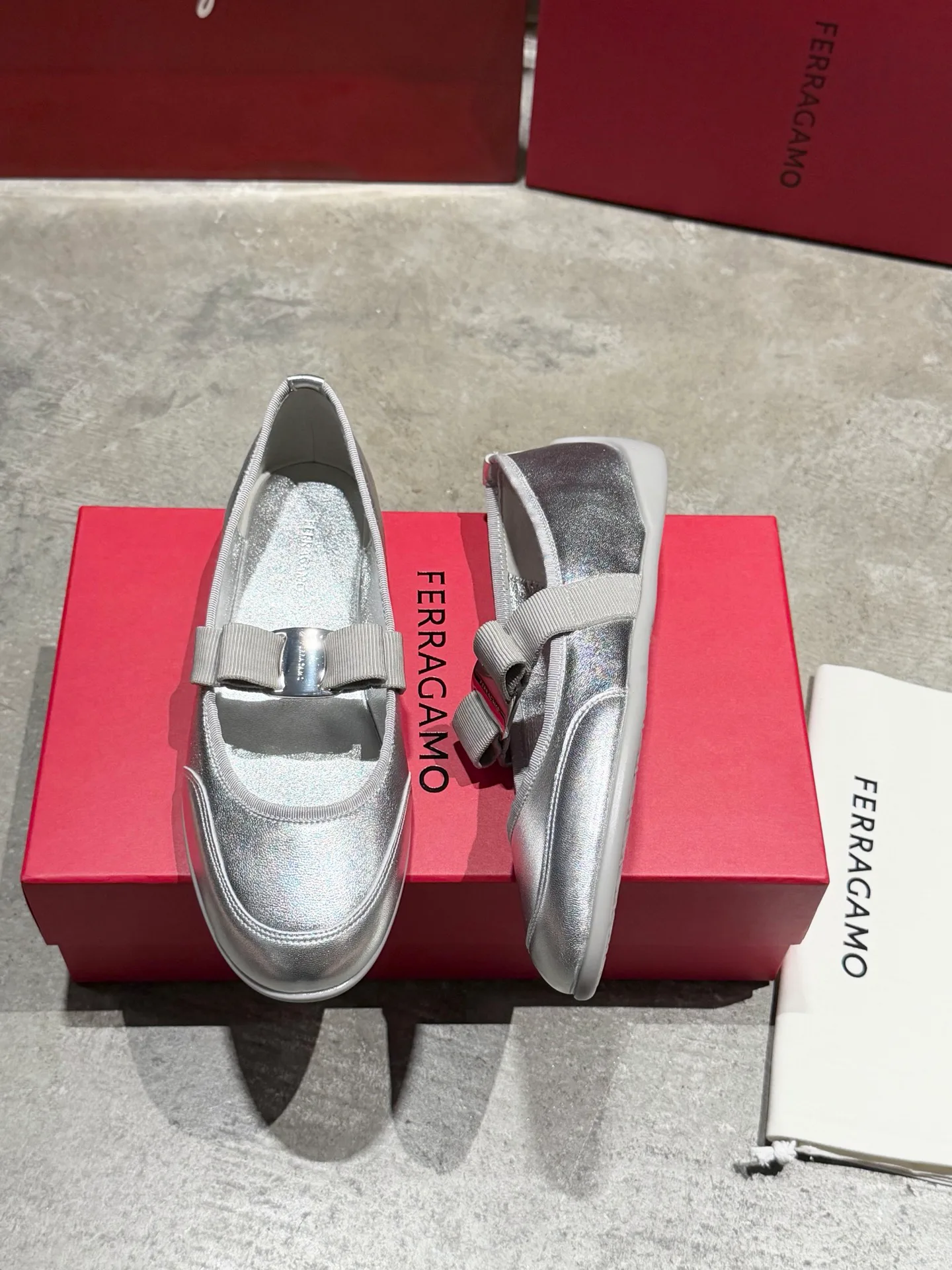 Балетки Женские Salvatore Ferragamo 18340755