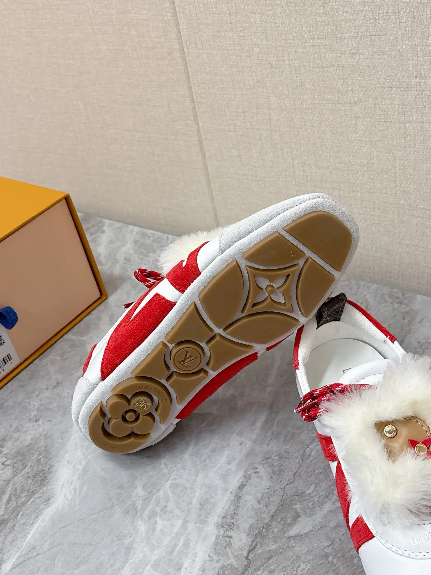 Кроссовки Женские Louis Vuitton 2625299