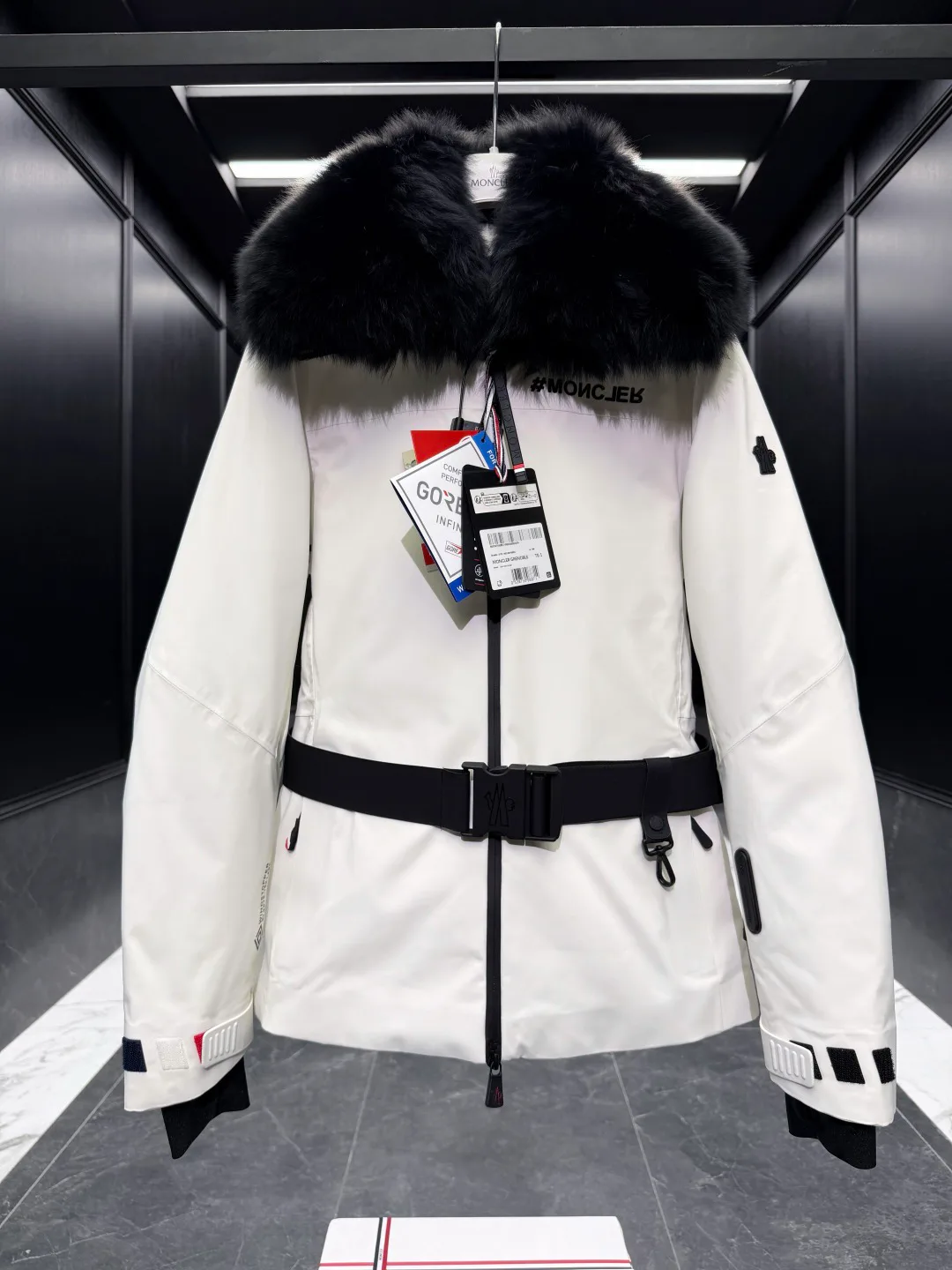 Куртки И Пуховики Женские Moncler 18741164