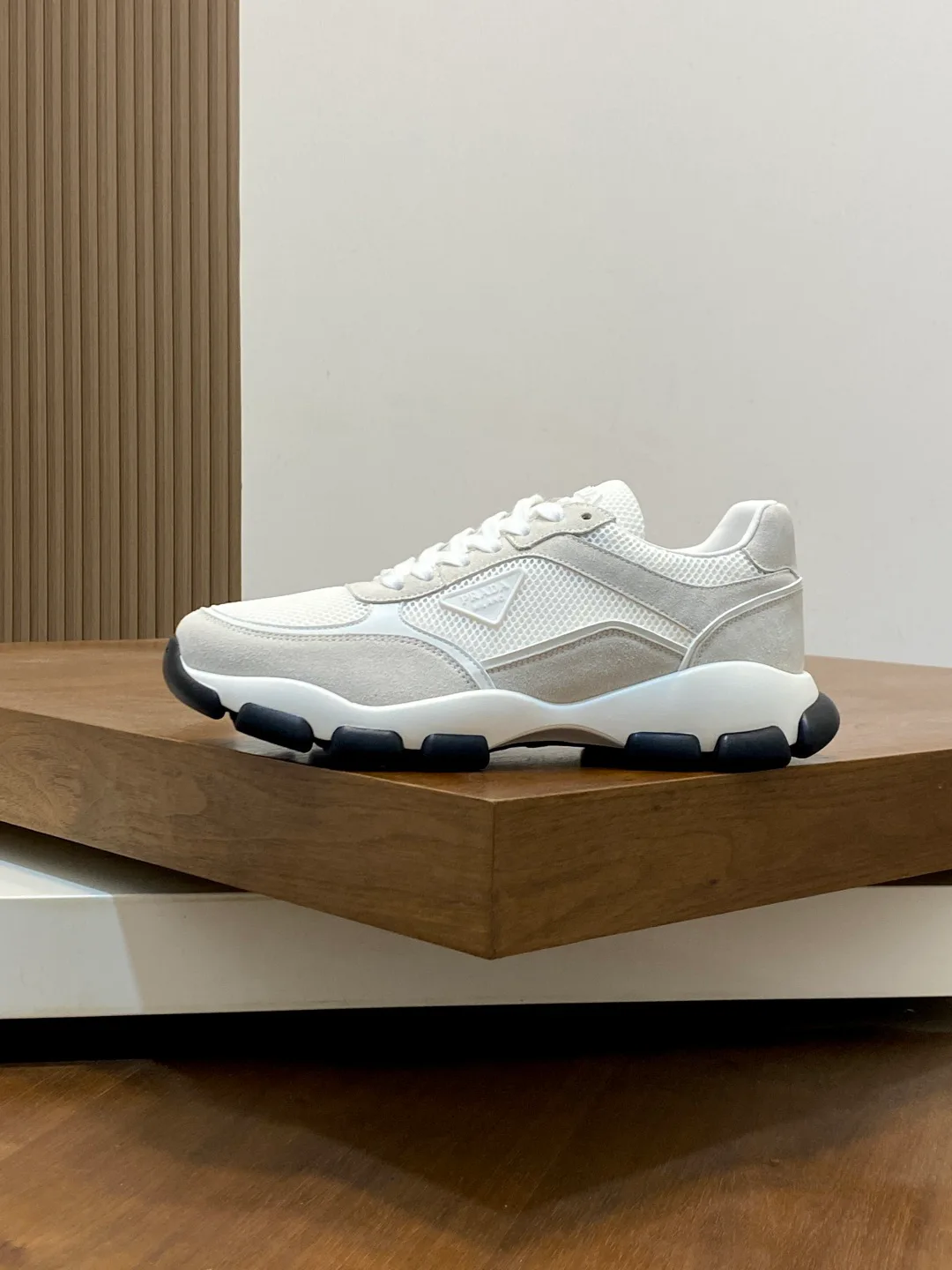 Кроссовки Женские Prada 18274609