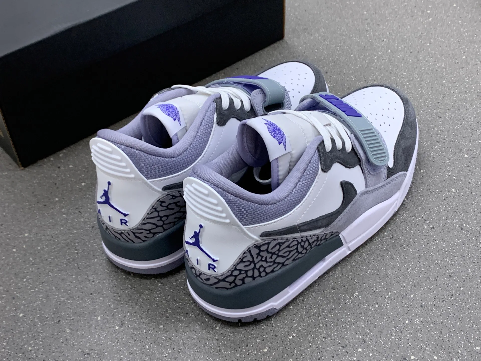 Кроссовки Женские Air Jordan 839906