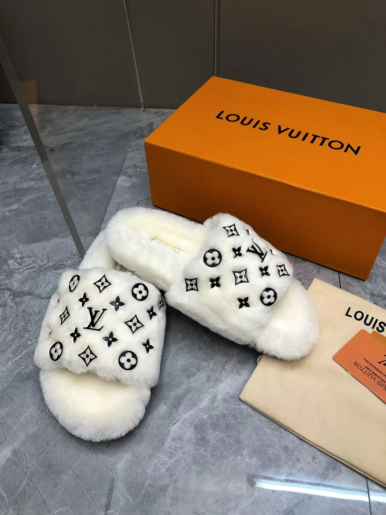 Тапочки Женские Louis Vuitton Тапочки Женские Louis Vuitton