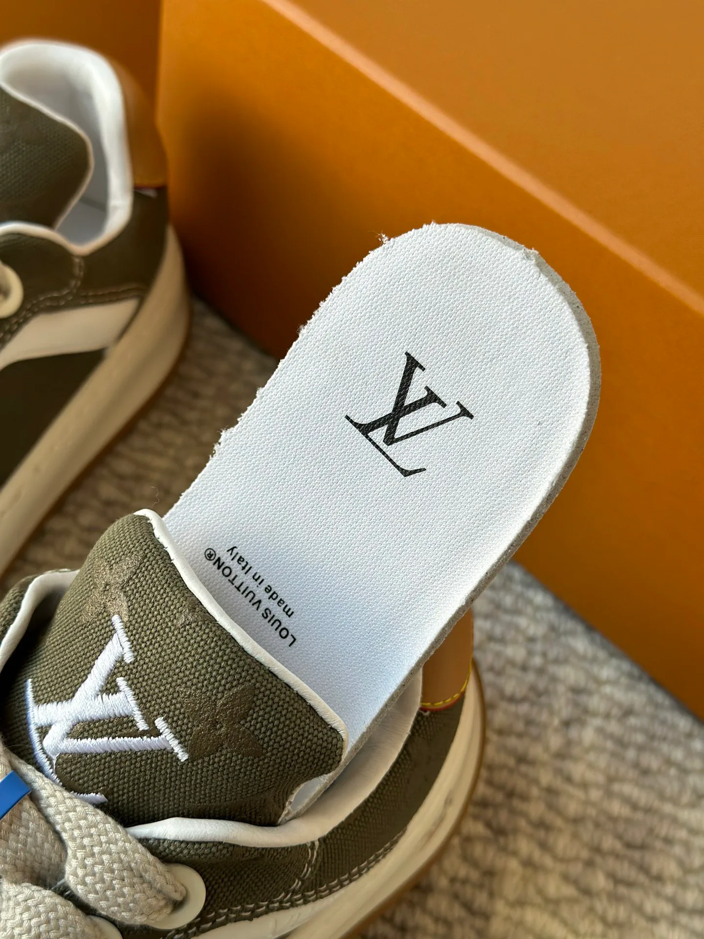 Кроссовки Женские Louis Vuitton 18769312