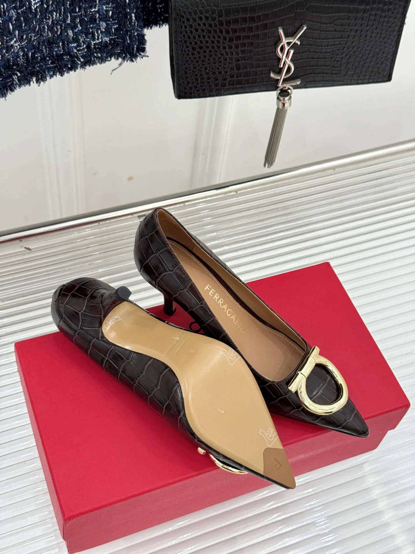 Туфли Женские Salvatore Ferragamo 18104107