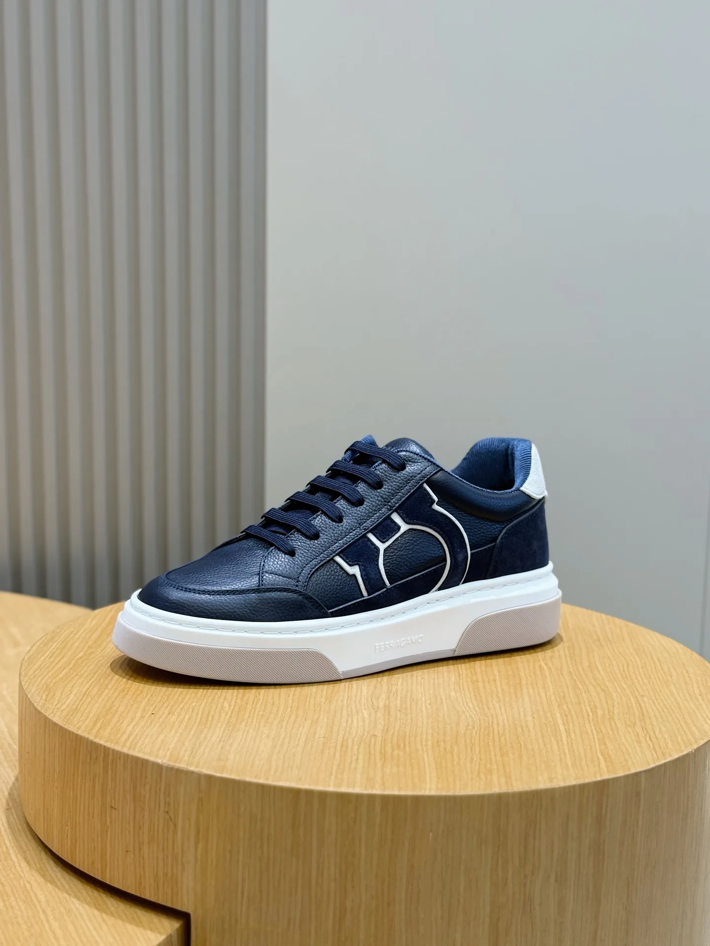 Кроссовки Мужские Salvatore Ferragamo 11704931