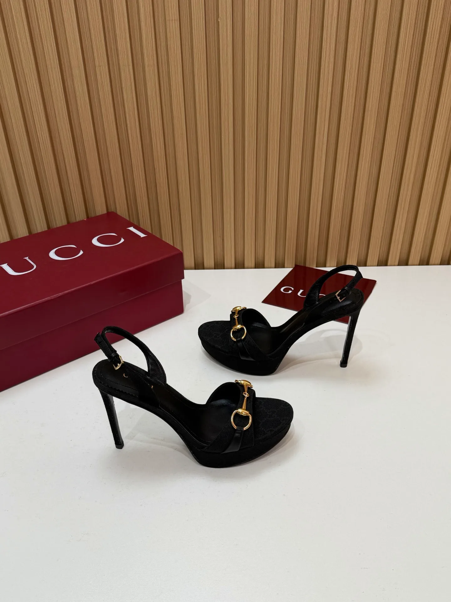 Босоножки Женские Gucci 18396268
