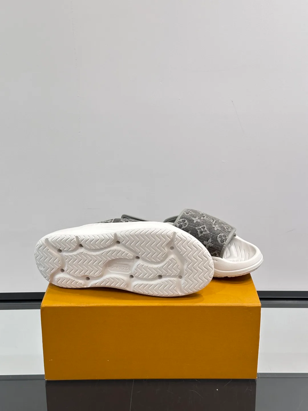 Шлепанцы Мужские Louis Vuitton 74069