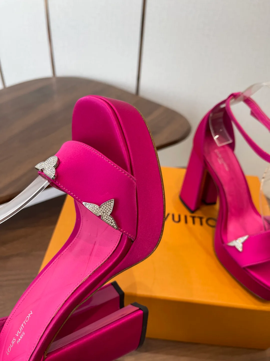 Босоножки Женские Louis Vuitton 628402