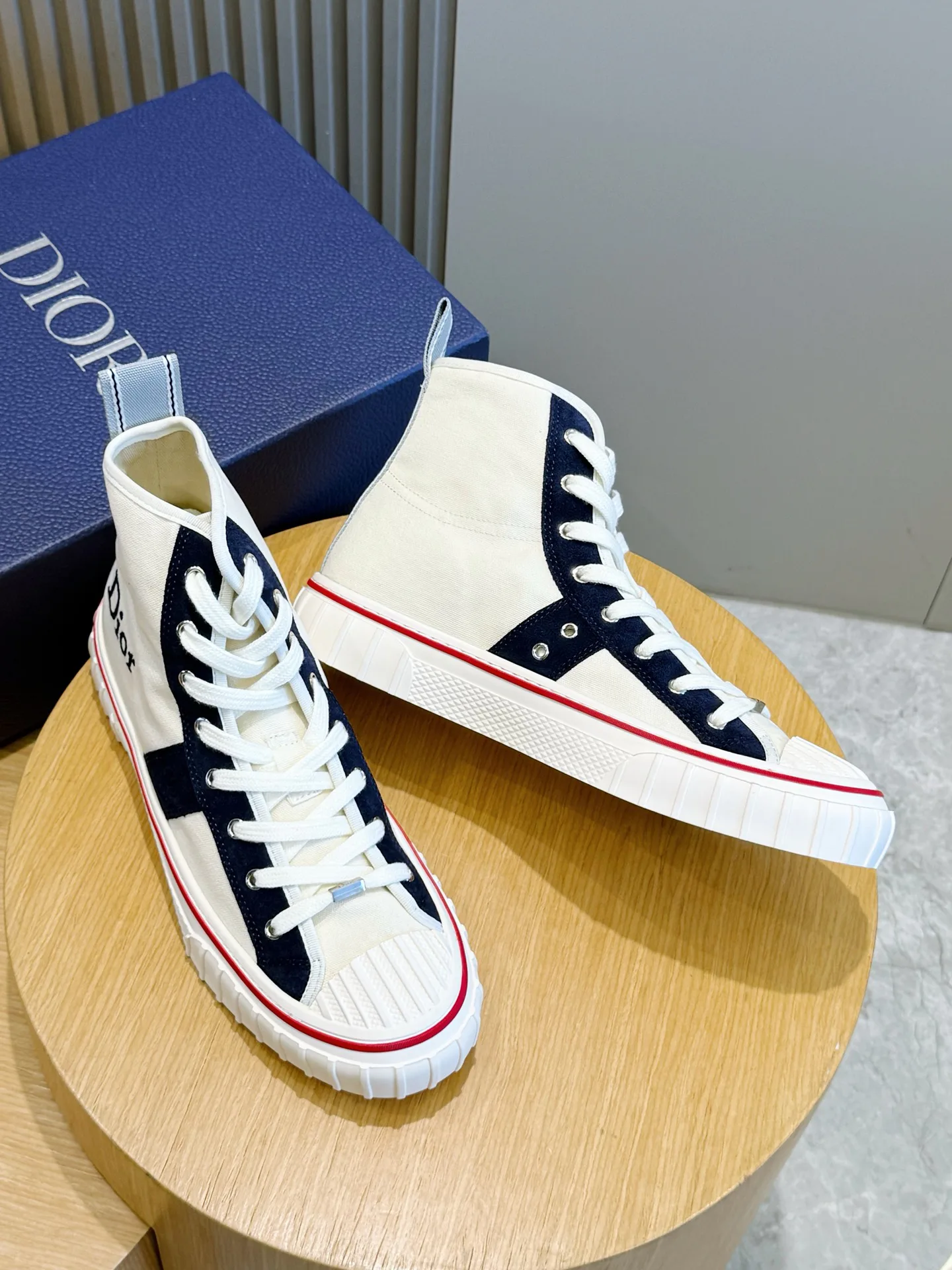 Кроссовки Женские Christian Dior 18101573