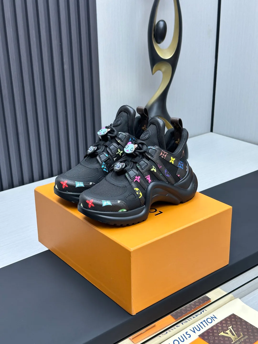 Кроссовки Женские Louis Vuitton 18212000