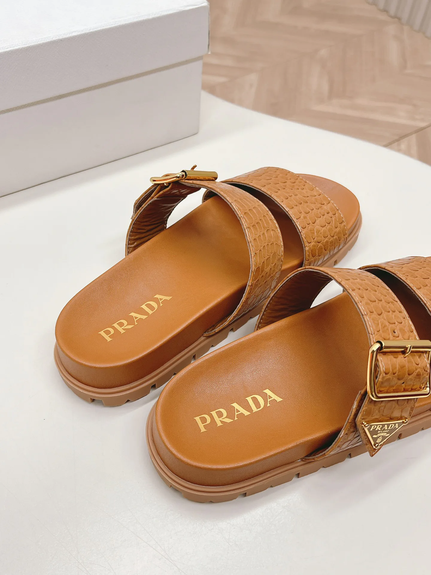 Шлепанцы Женские Prada 17499580