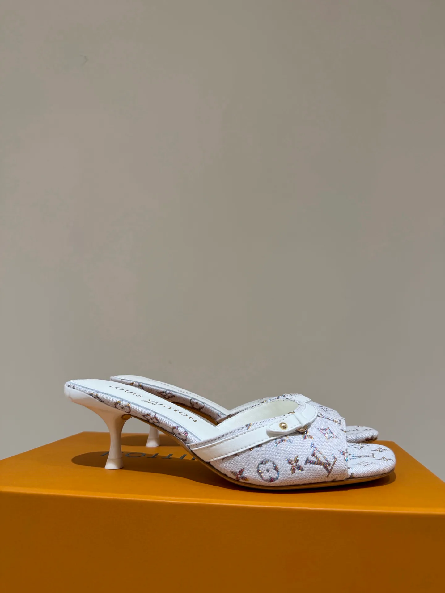 Сандалии Женские Louis Vuitton 11764079