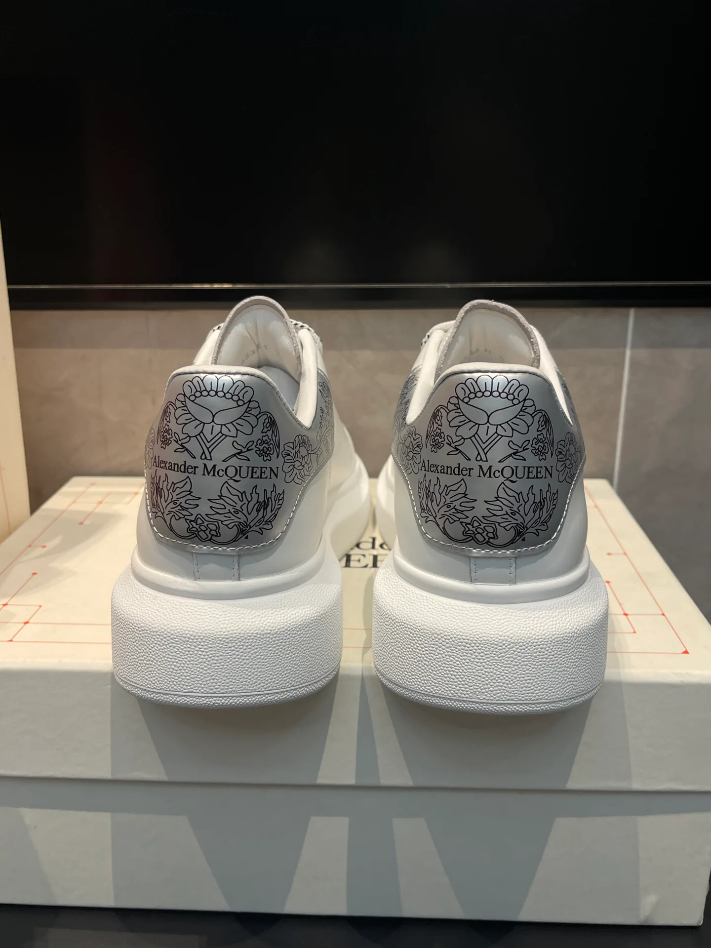 Кроссовки Женские Alexander Mcqueen 18363933