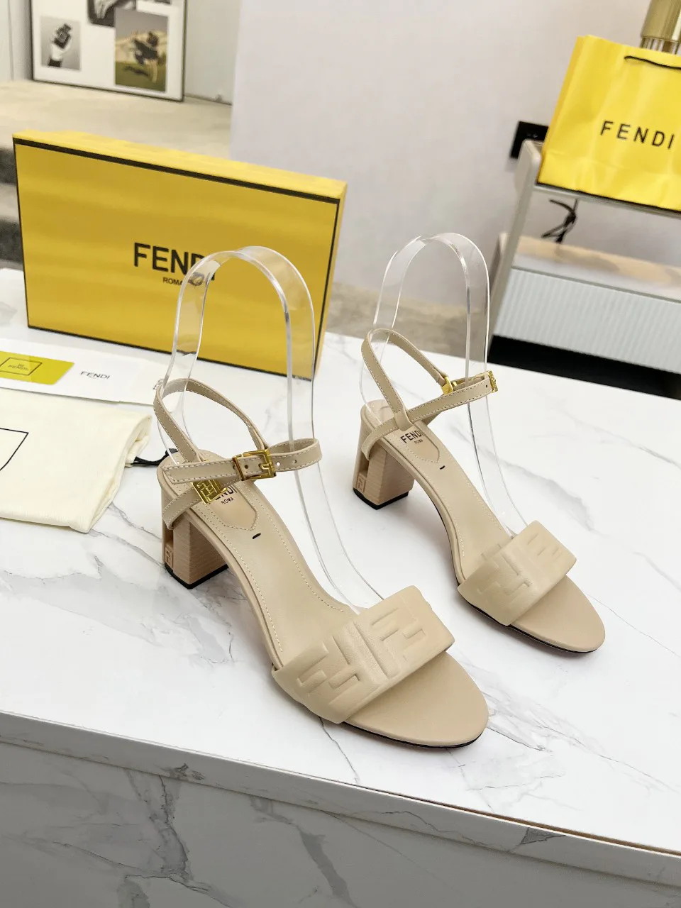Босоножки Женские Fendi 17366608