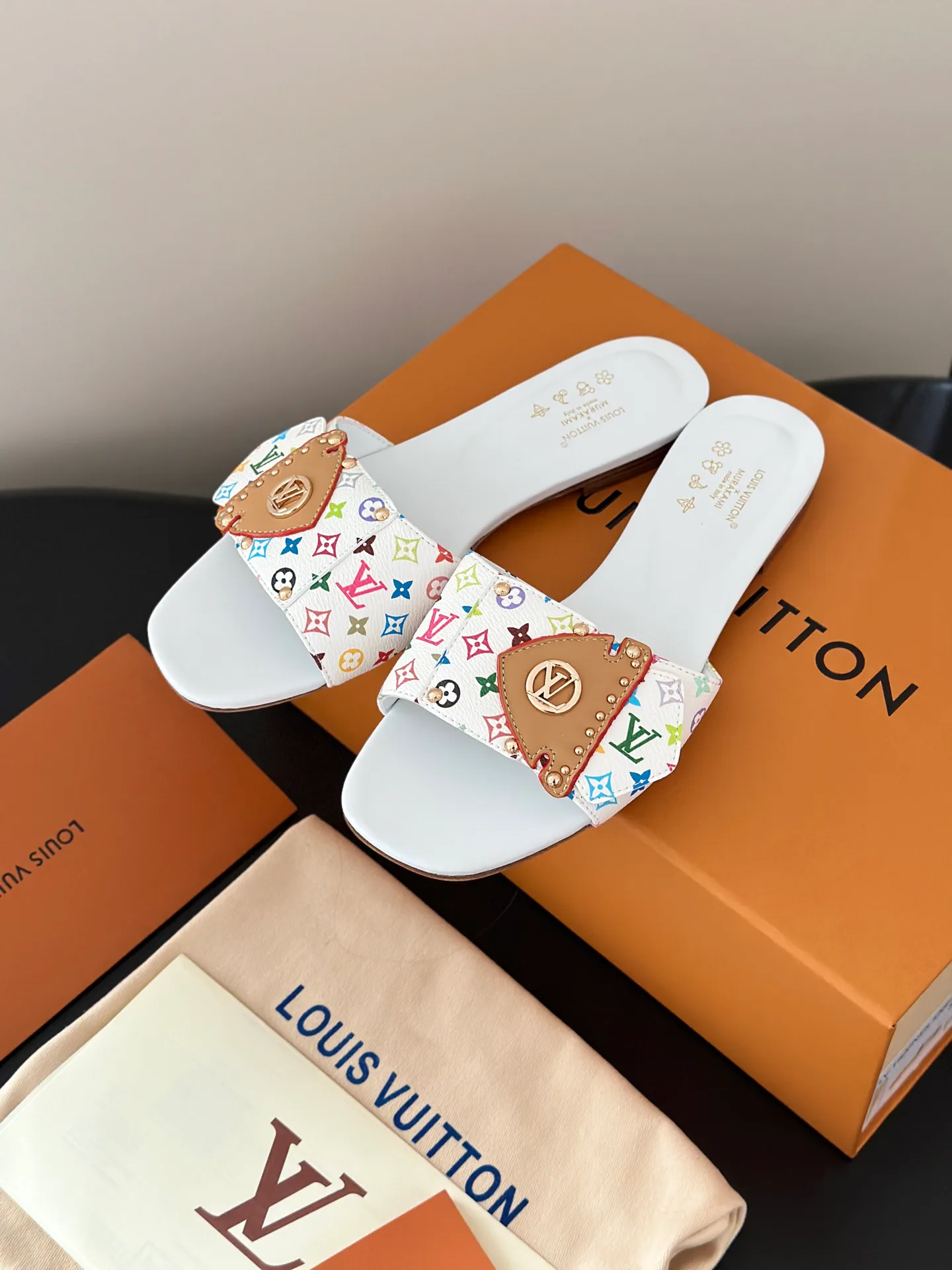 Шлепанцы Женские Louis Vuitton 12798331
