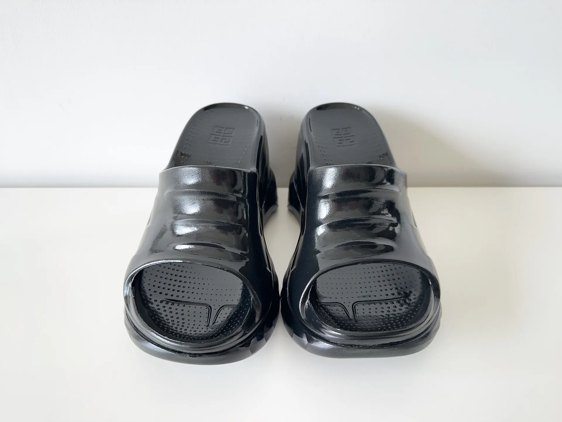 Шлепанцы Женские Givenchy 907490