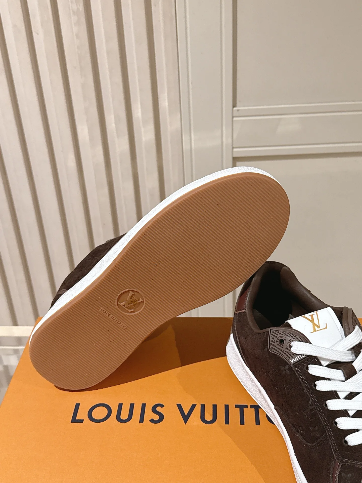 Кроссовки Женские Louis Vuitton 18260223