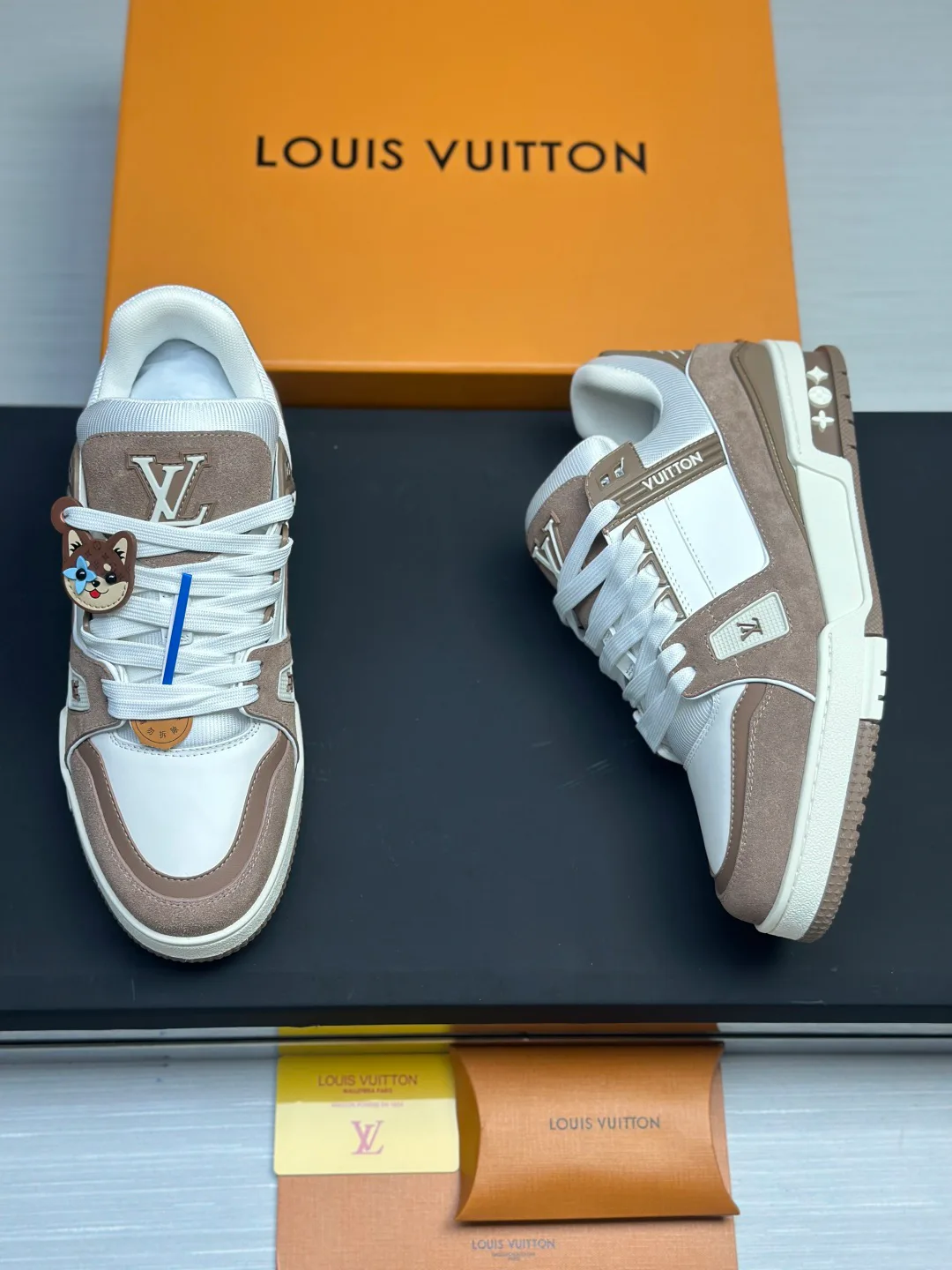 Кроссовки Женские Louis Vuitton 18011578