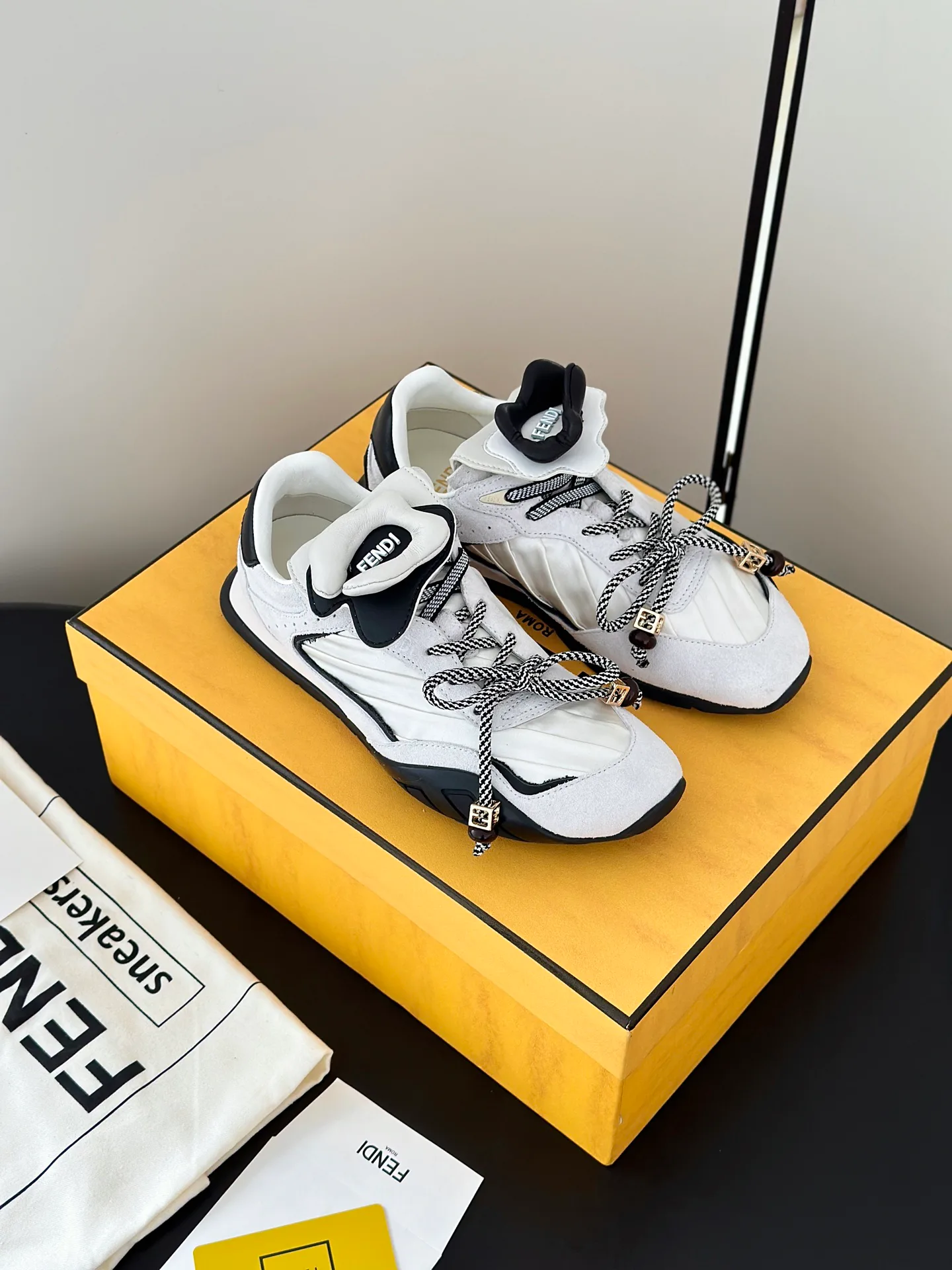 Кроссовки Женские Fendi 11886716