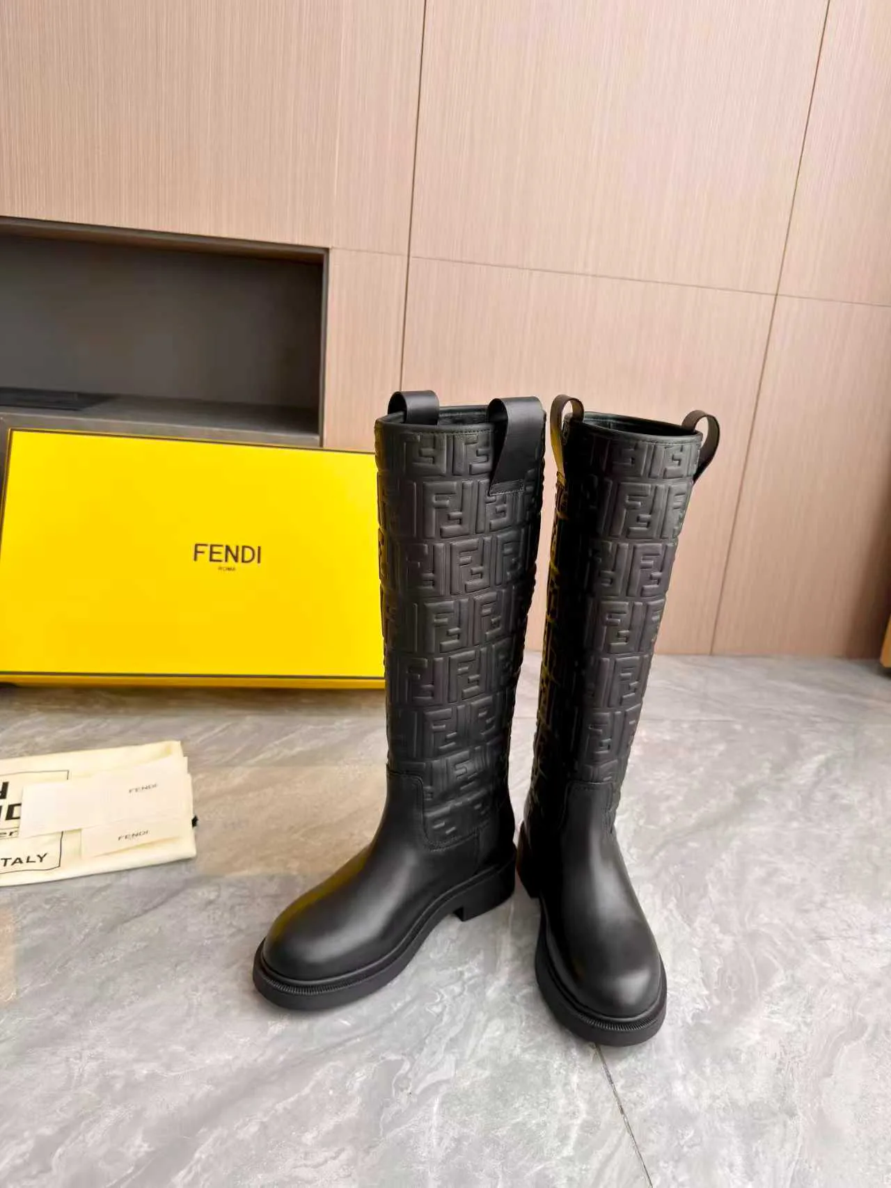 Сапоги Женские Fendi 18104326