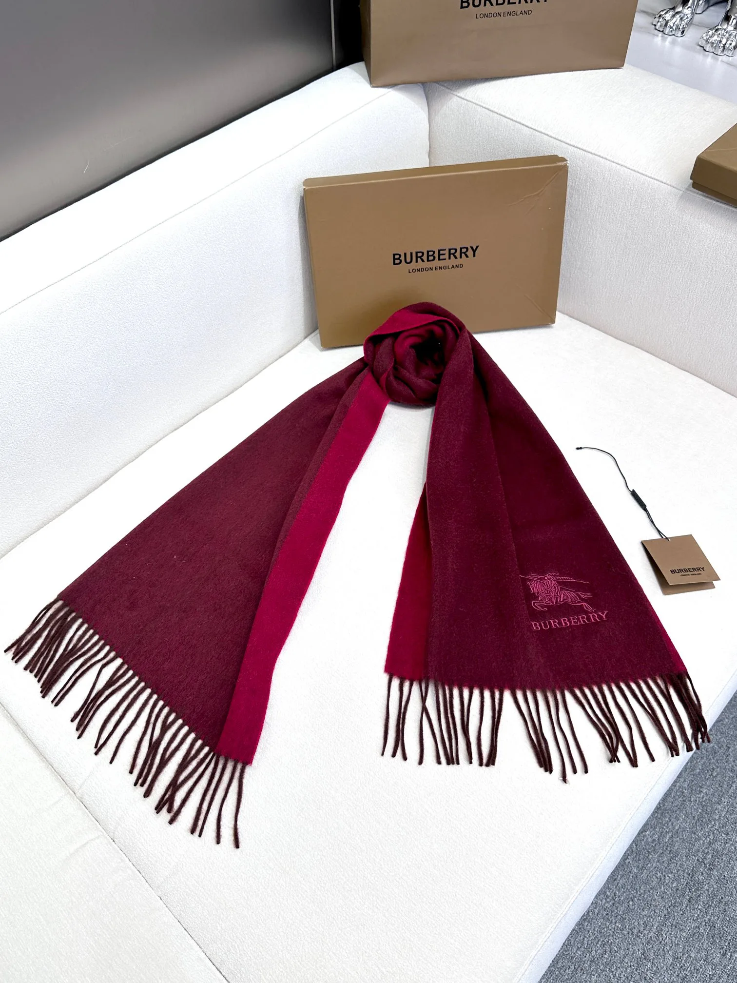 Шарфы Burberry 18322260