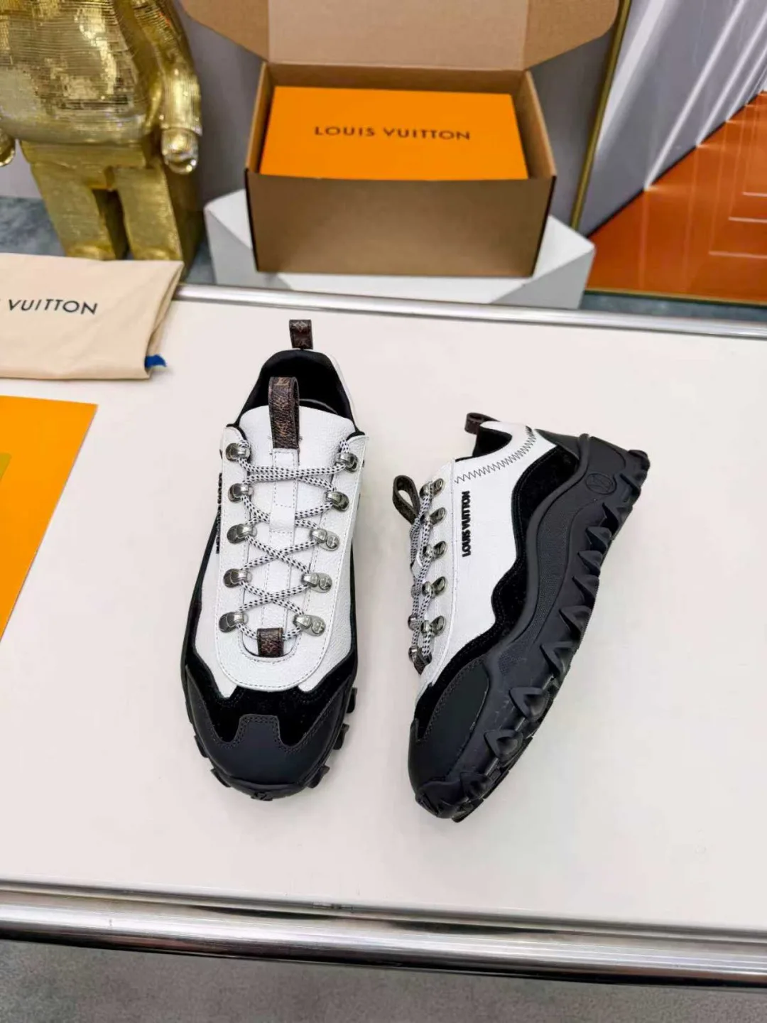 Кроссовки Женские Louis Vuitton 13152690