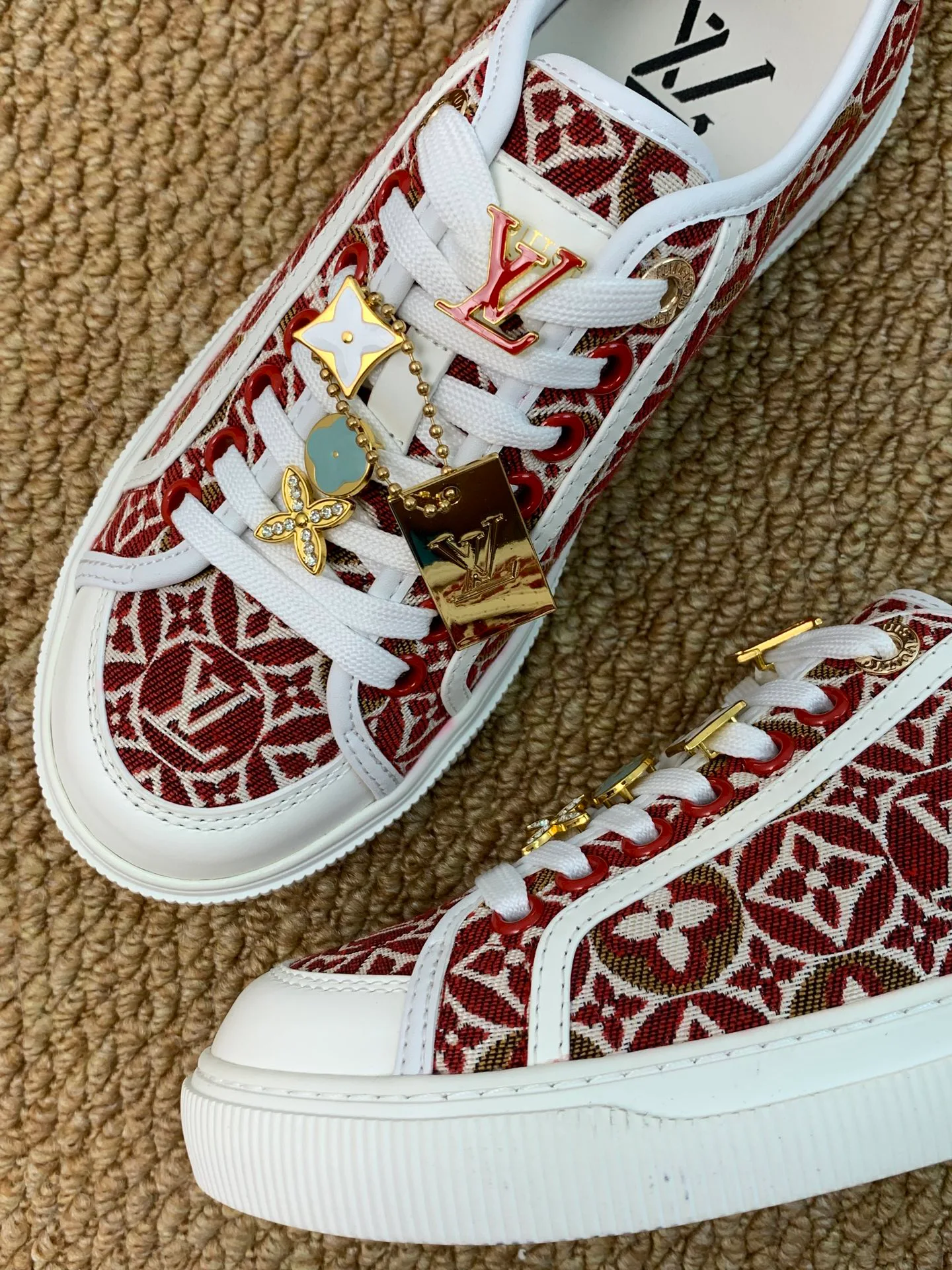 Кроссовки Женские Louis Vuitton 17545196