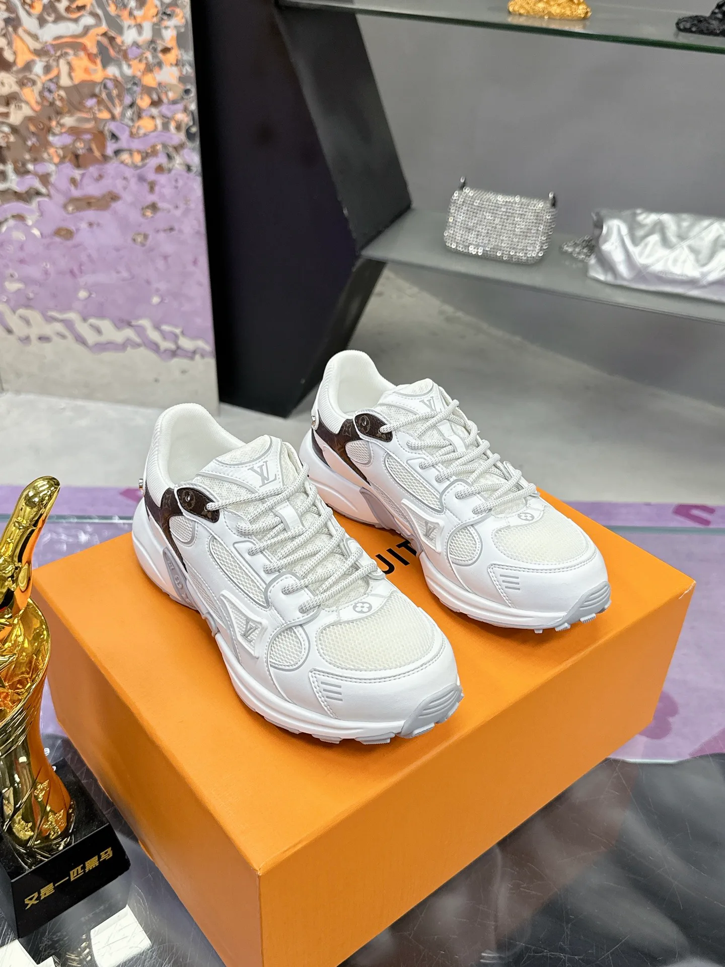 Кроссовки Женские Louis Vuitton 17530431