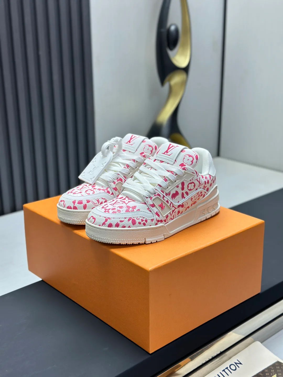 Кроссовки Женские Louis Vuitton 10646367