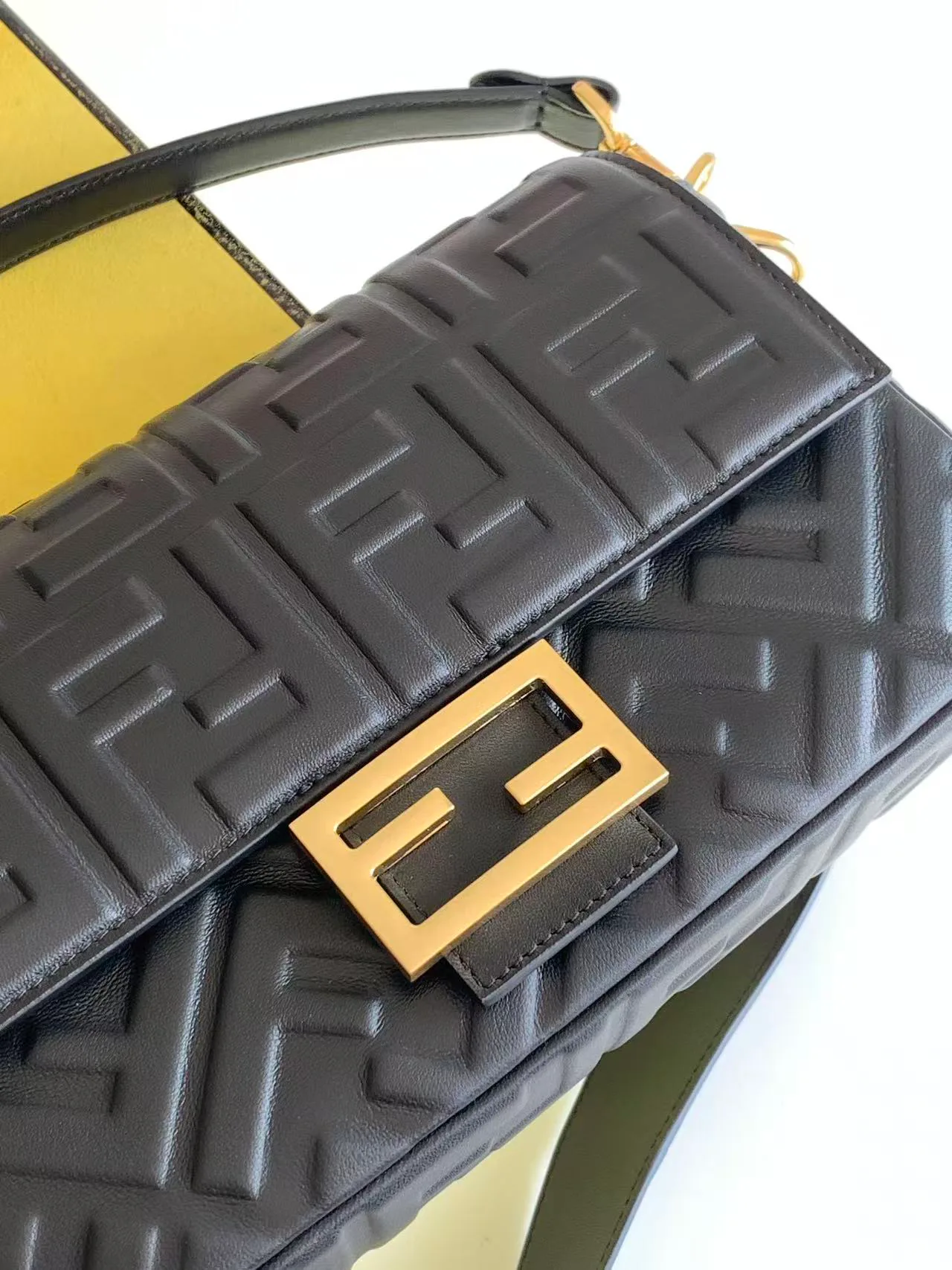 Классические Сумки Женские Fendi 13234575
