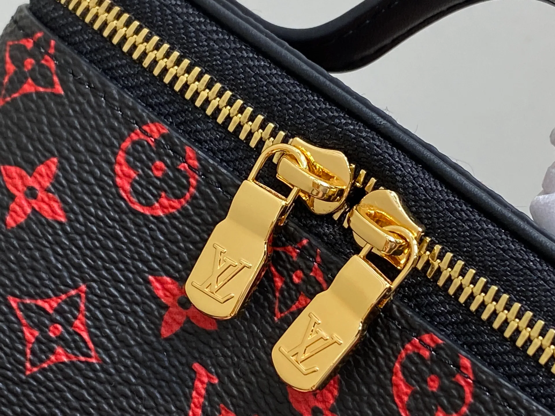 Клатчи Женские Louis Vuitton 18644356
