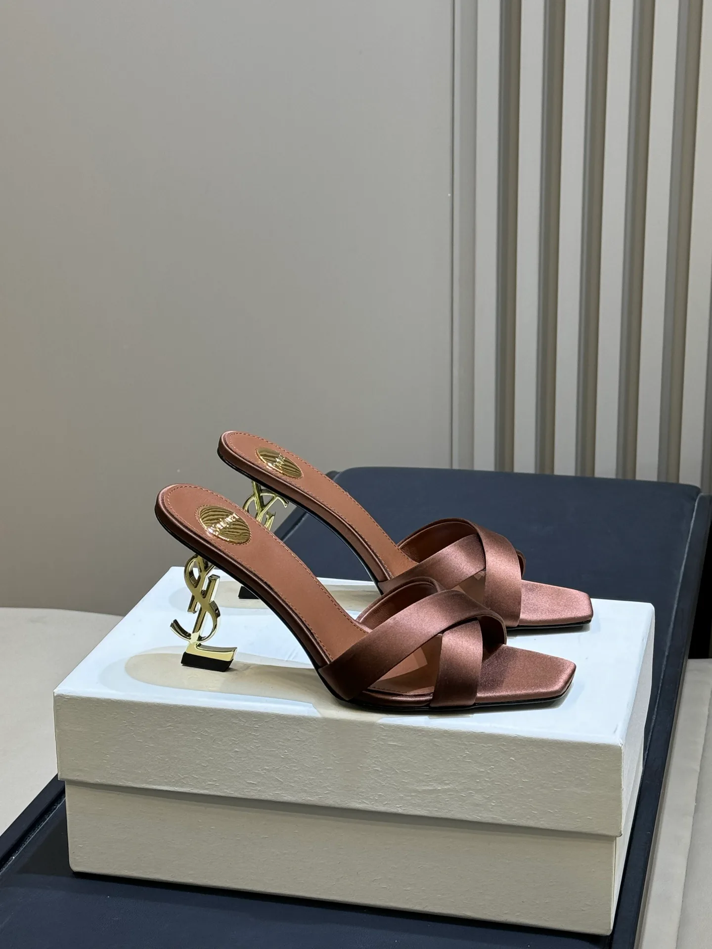 Босоножки Женские Saint Laurent 11892874