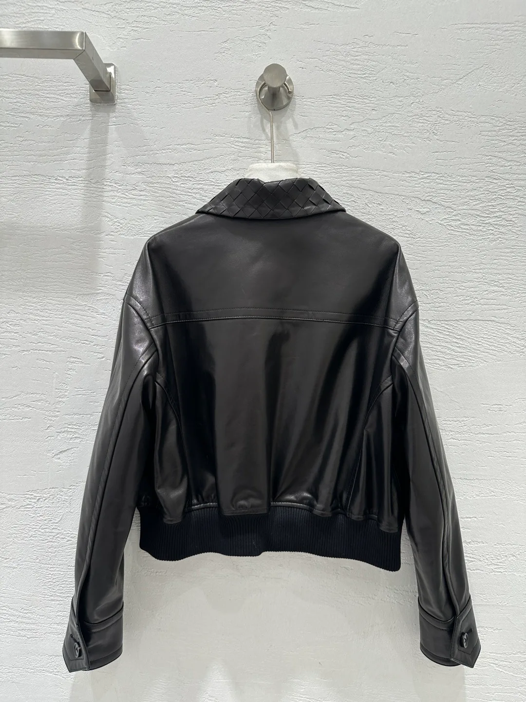 Кожаные Куртки И Дублёнки Женские Bottega Veneta 5930396