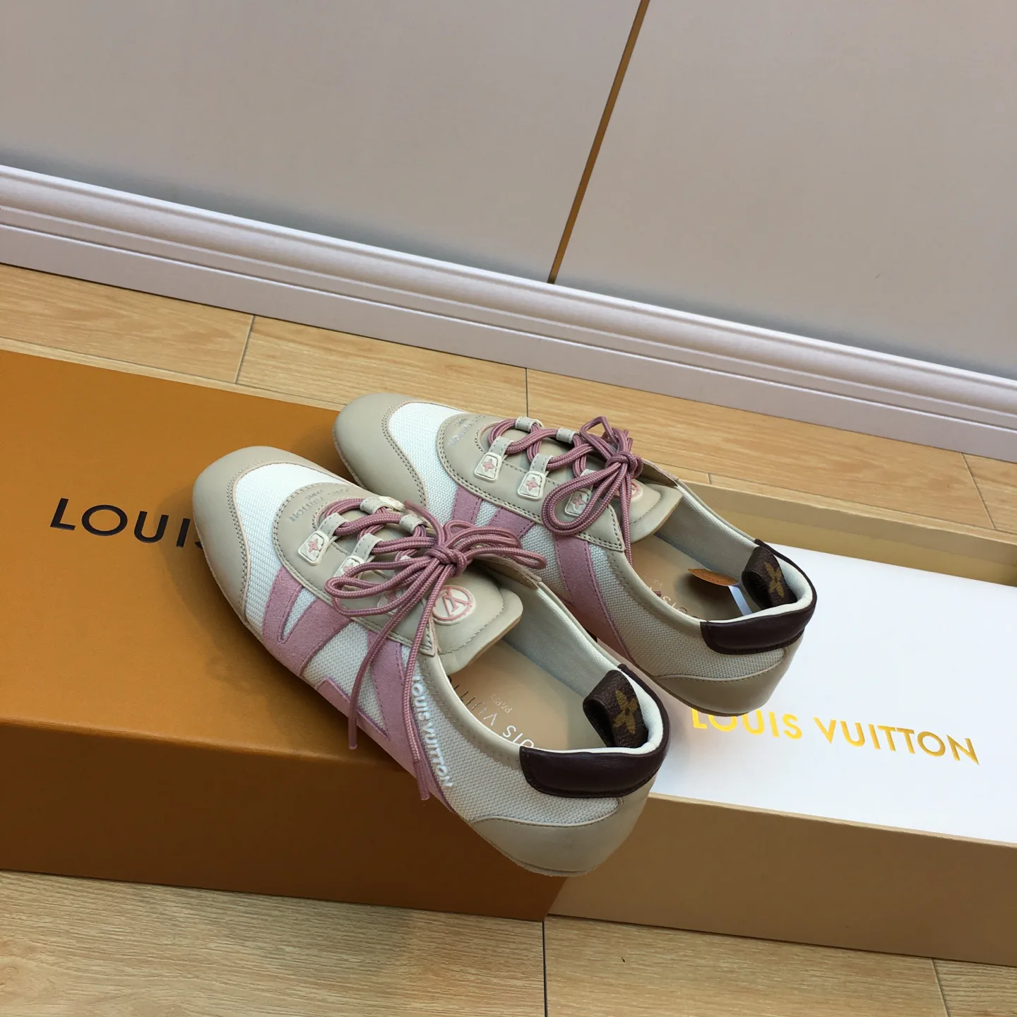 Кроссовки Женские Louis Vuitton 1590955