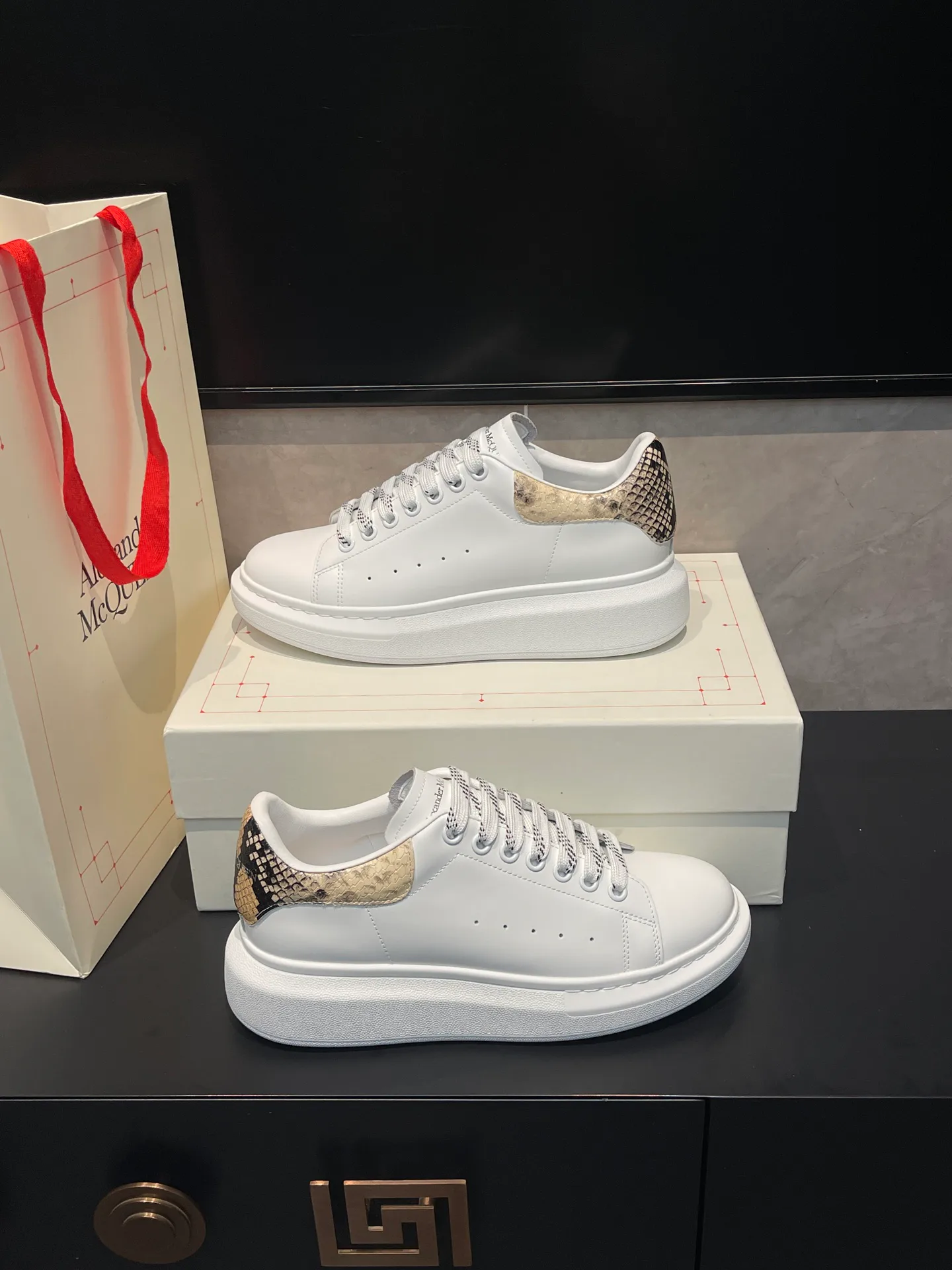 Кроссовки Женские Alexander Mcqueen 18363872