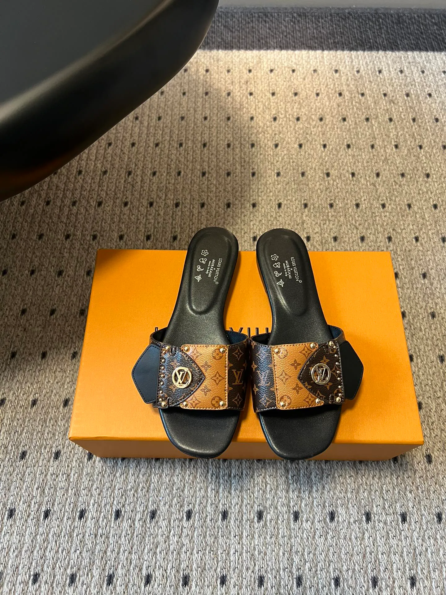 Шлепанцы Женские Louis Vuitton 11758548