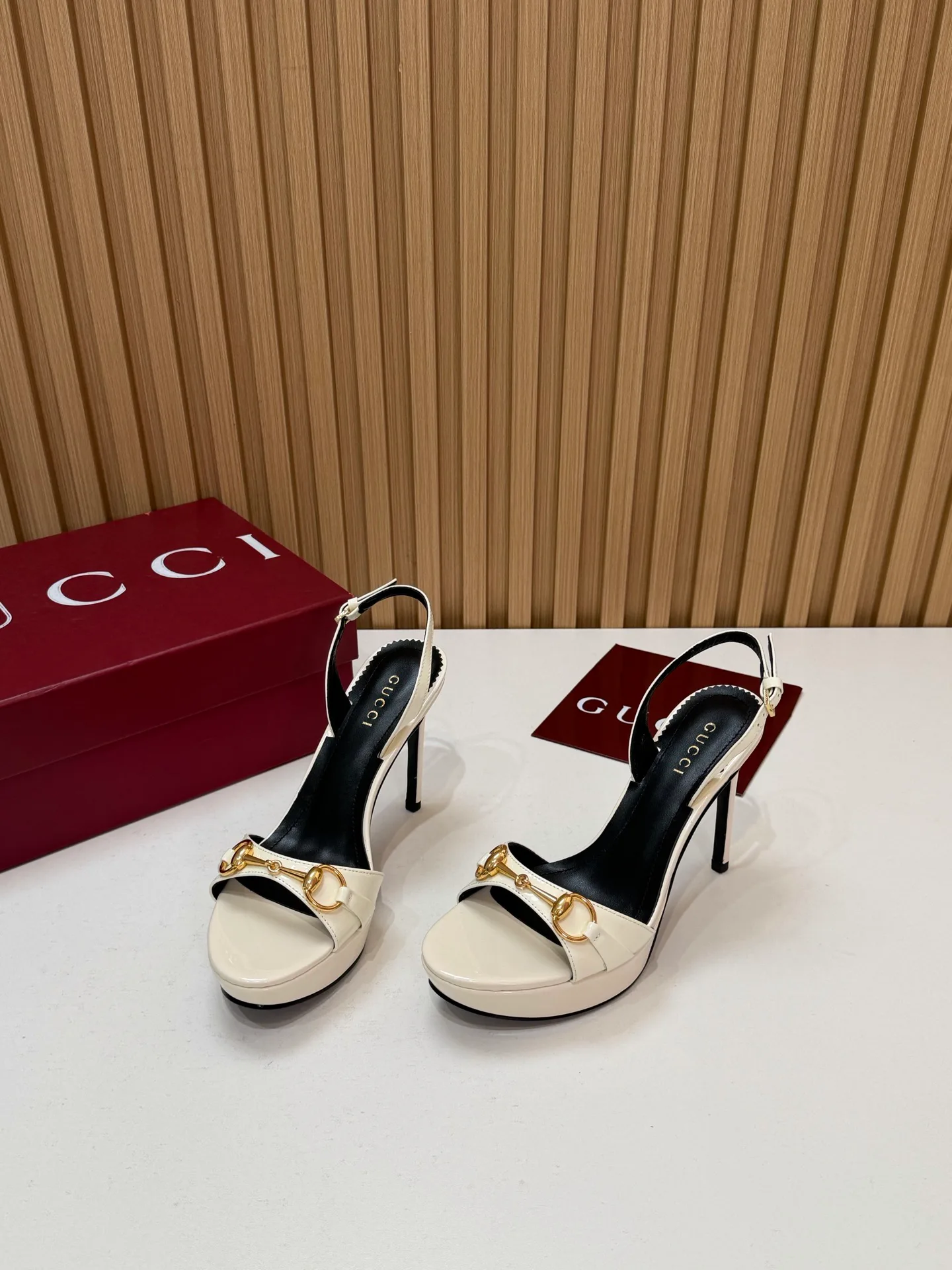 Босоножки Женские Gucci 18396263