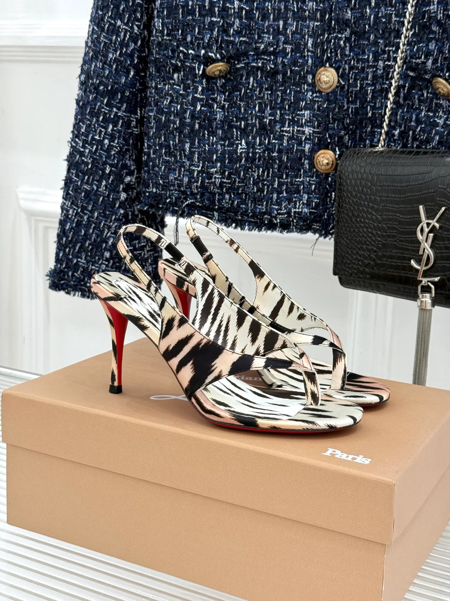 Босоножки Женские Christian Louboutin 18549077
