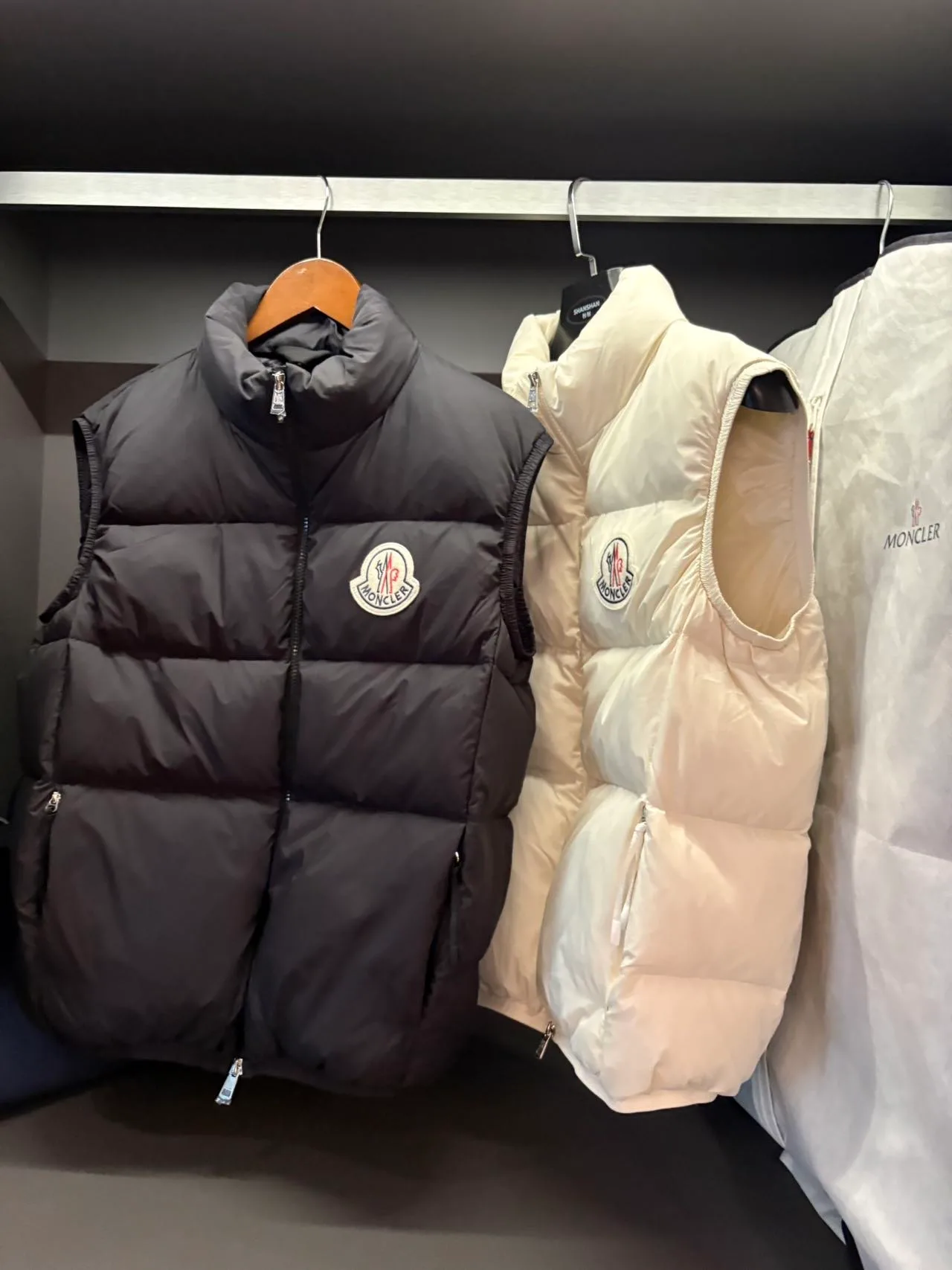 Жилеты Женские Moncler 17942216