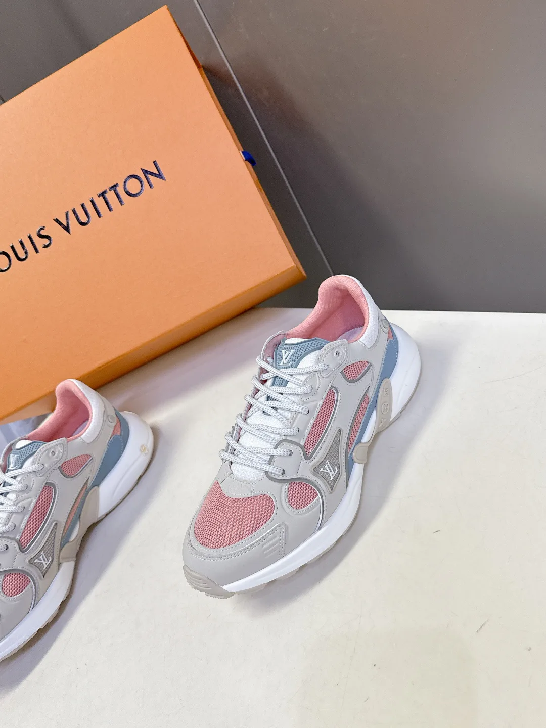 Кроссовки Женские Louis Vuitton 10455672