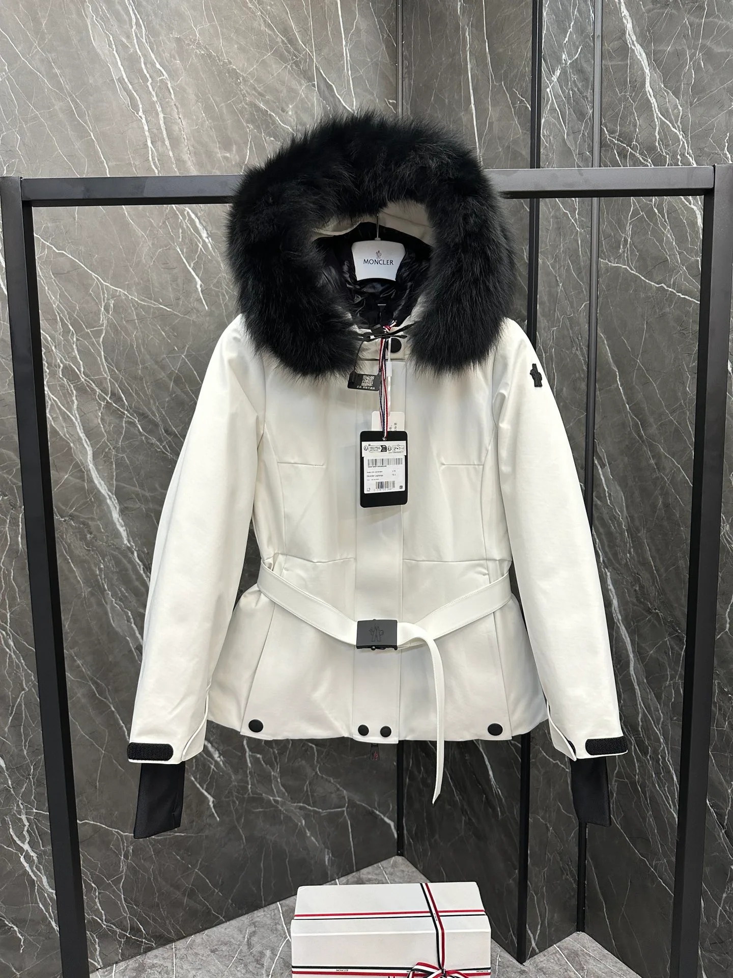 Куртки И Пуховики Женские Moncler 18600094