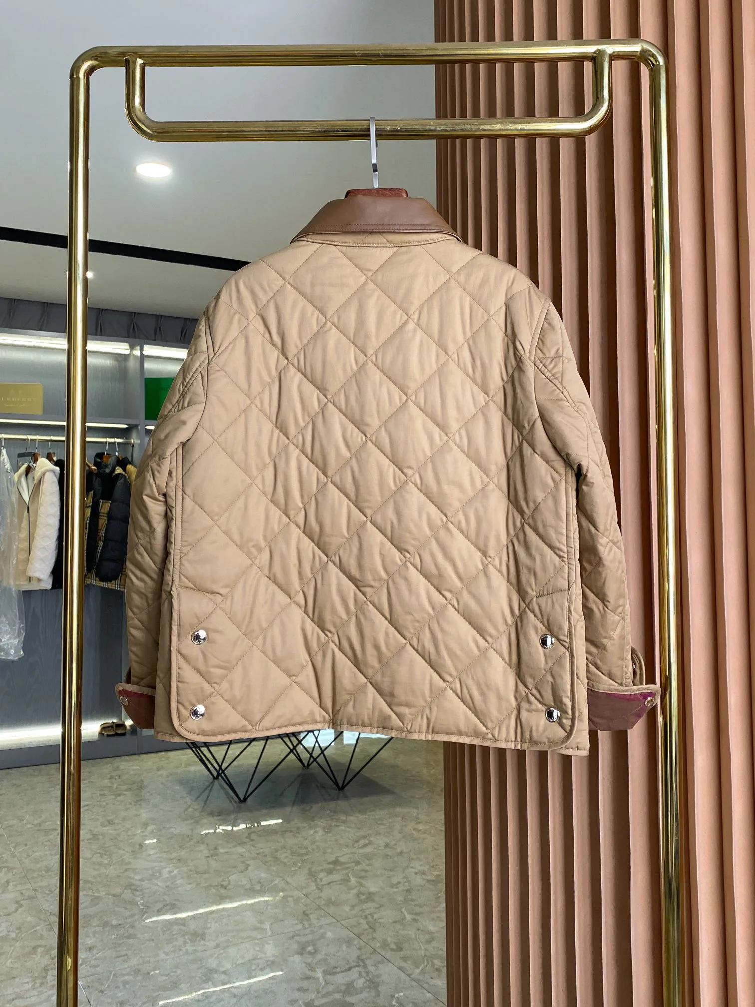 Куртки И Пуховики Женские Burberry 17998761