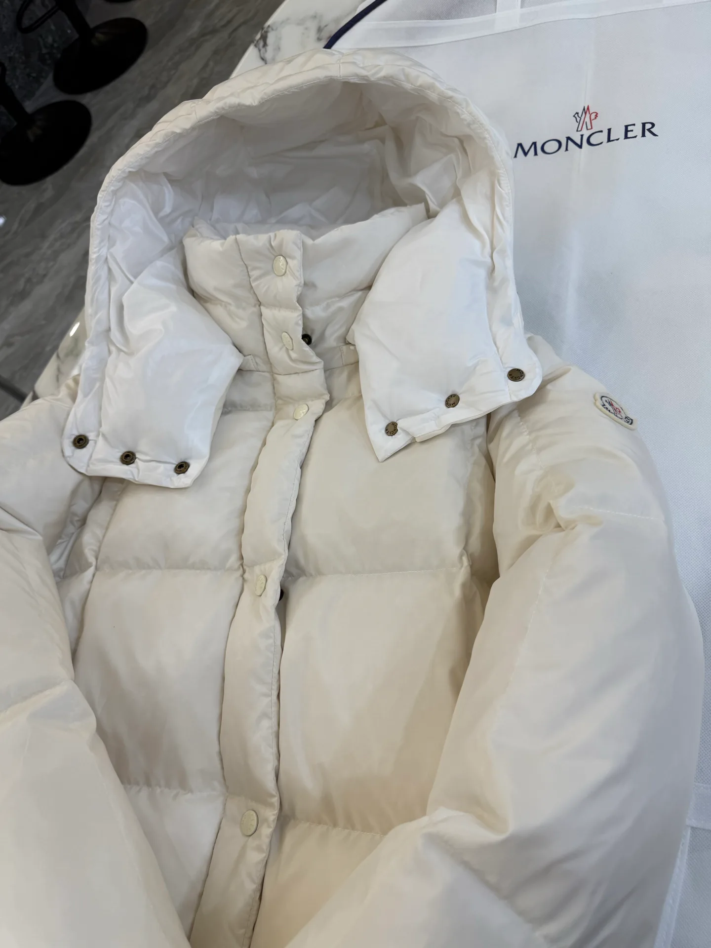 Куртки И Пуховики Женские Moncler 18946174