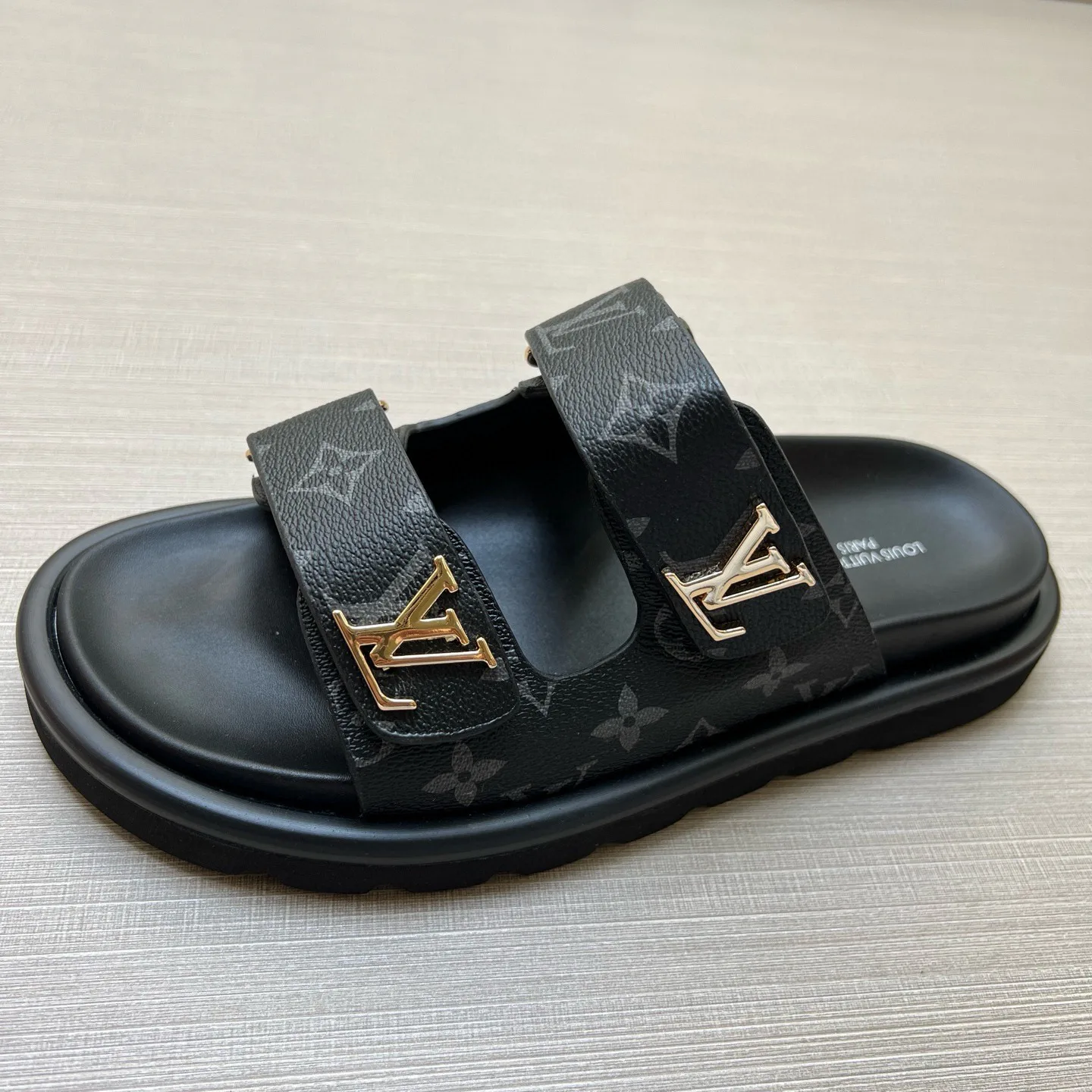 Шлепанцы Женские Louis Vuitton 9801571
