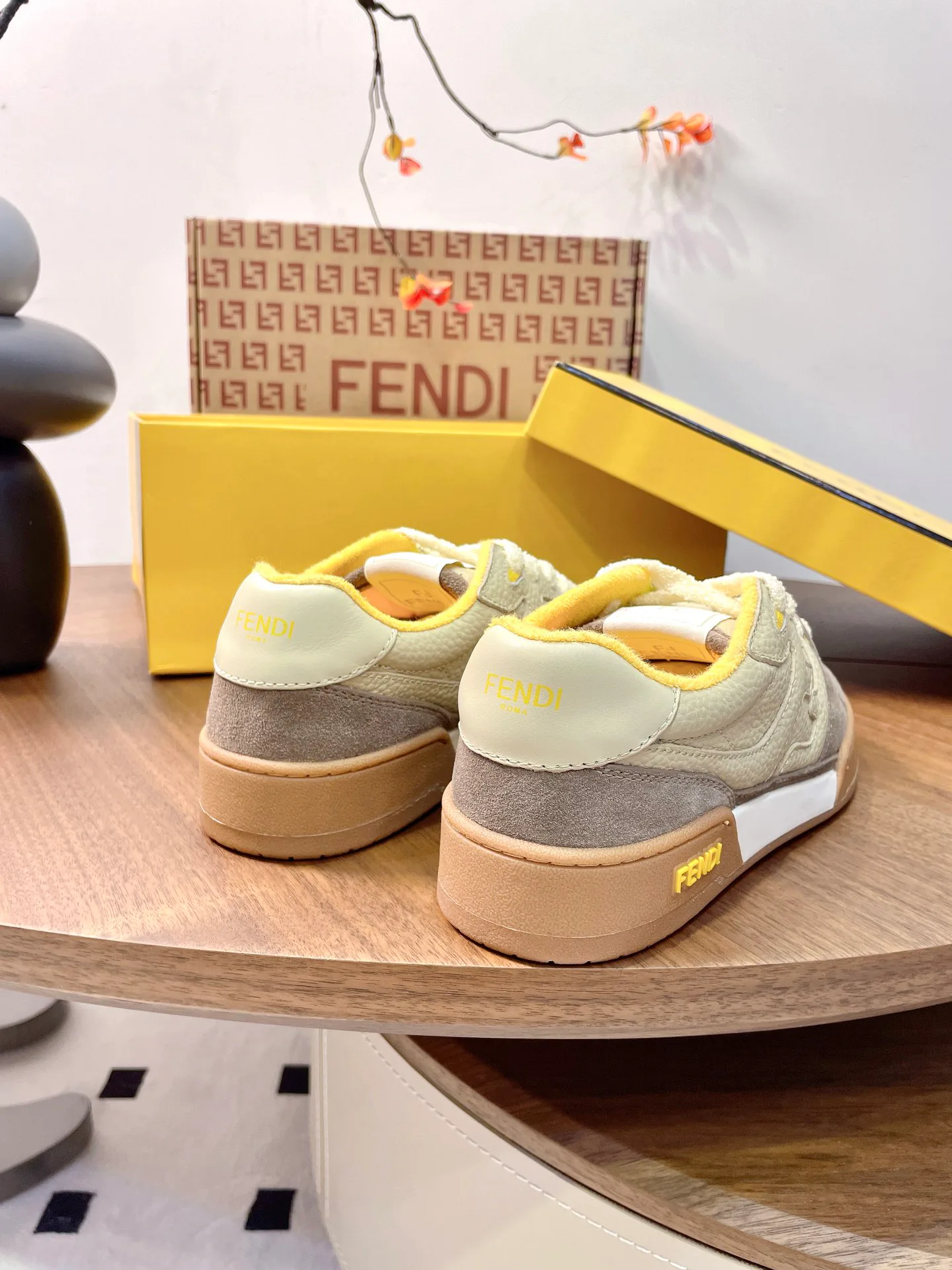 Кроссовки Женские Fendi 17957374
