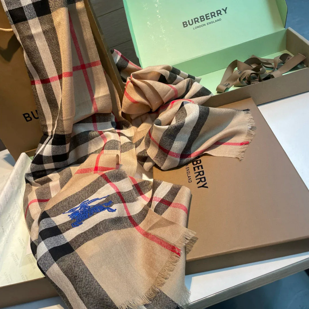 Шарфы Burberry 4470