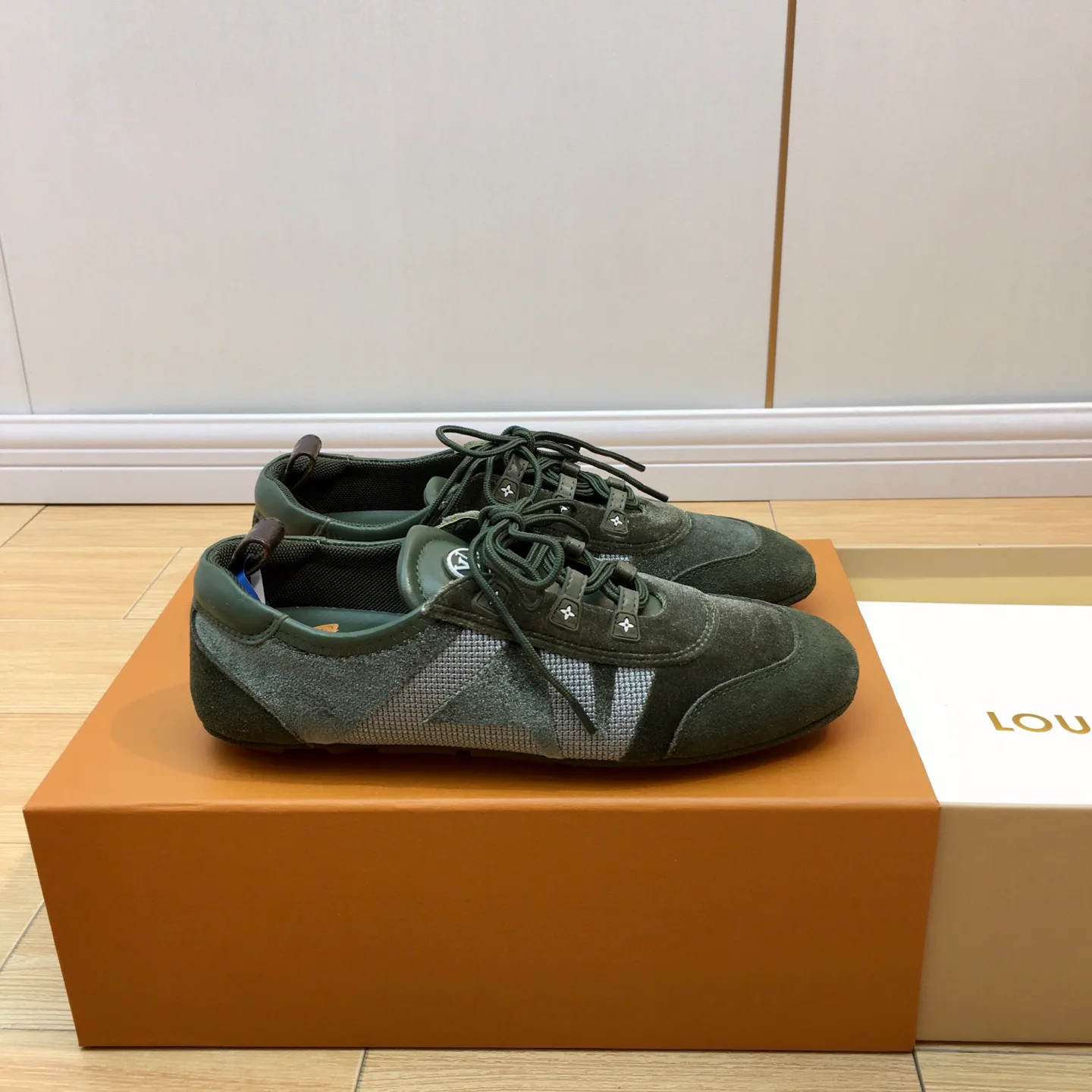 Кроссовки Женские Louis Vuitton 5084670