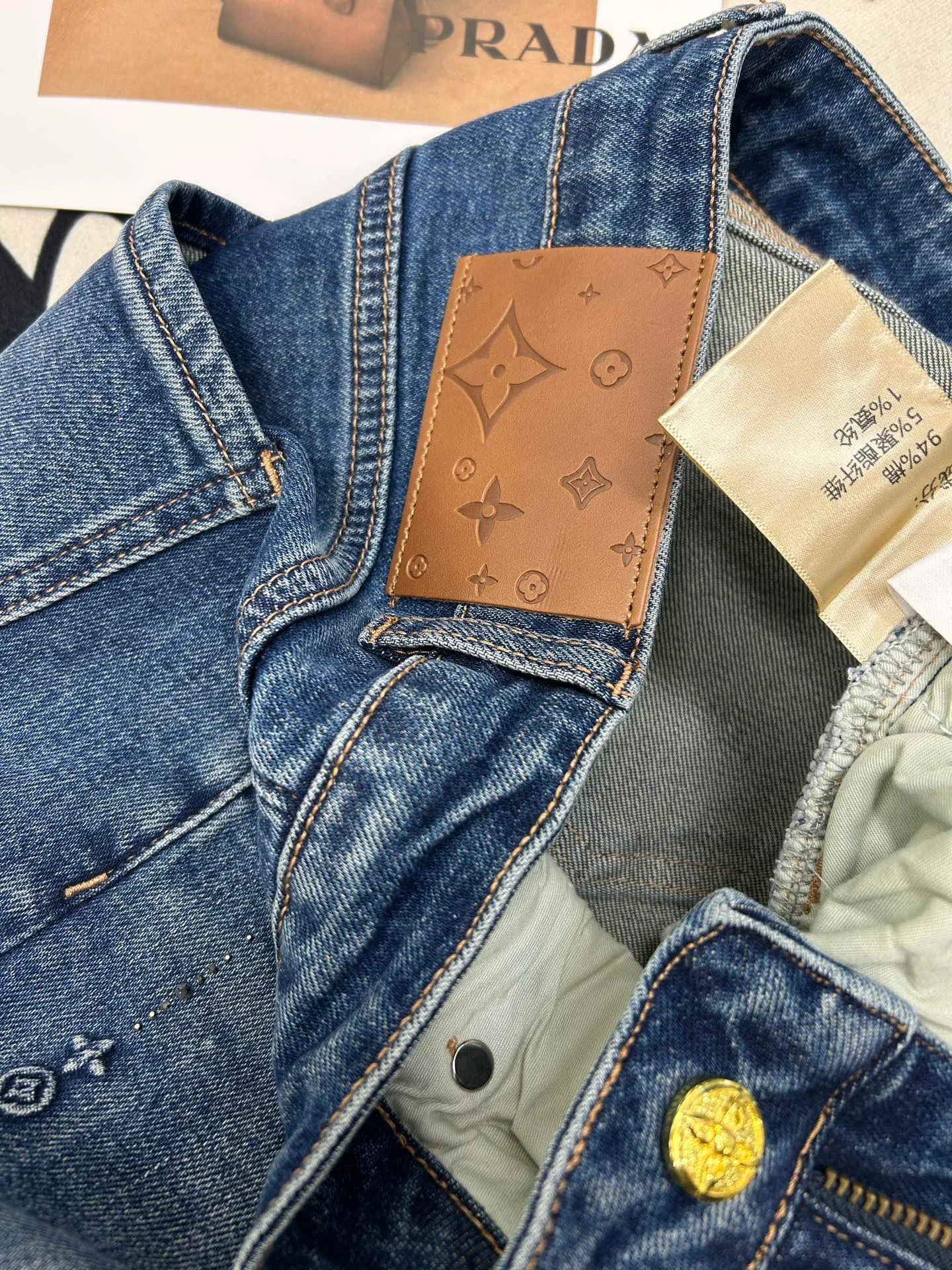 Джинсы Женские Louis Vuitton 19045128