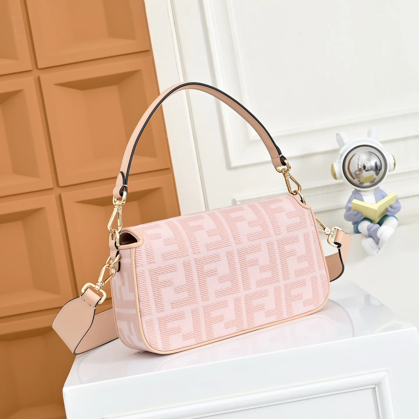 Классические Сумки Женские Fendi 18004262