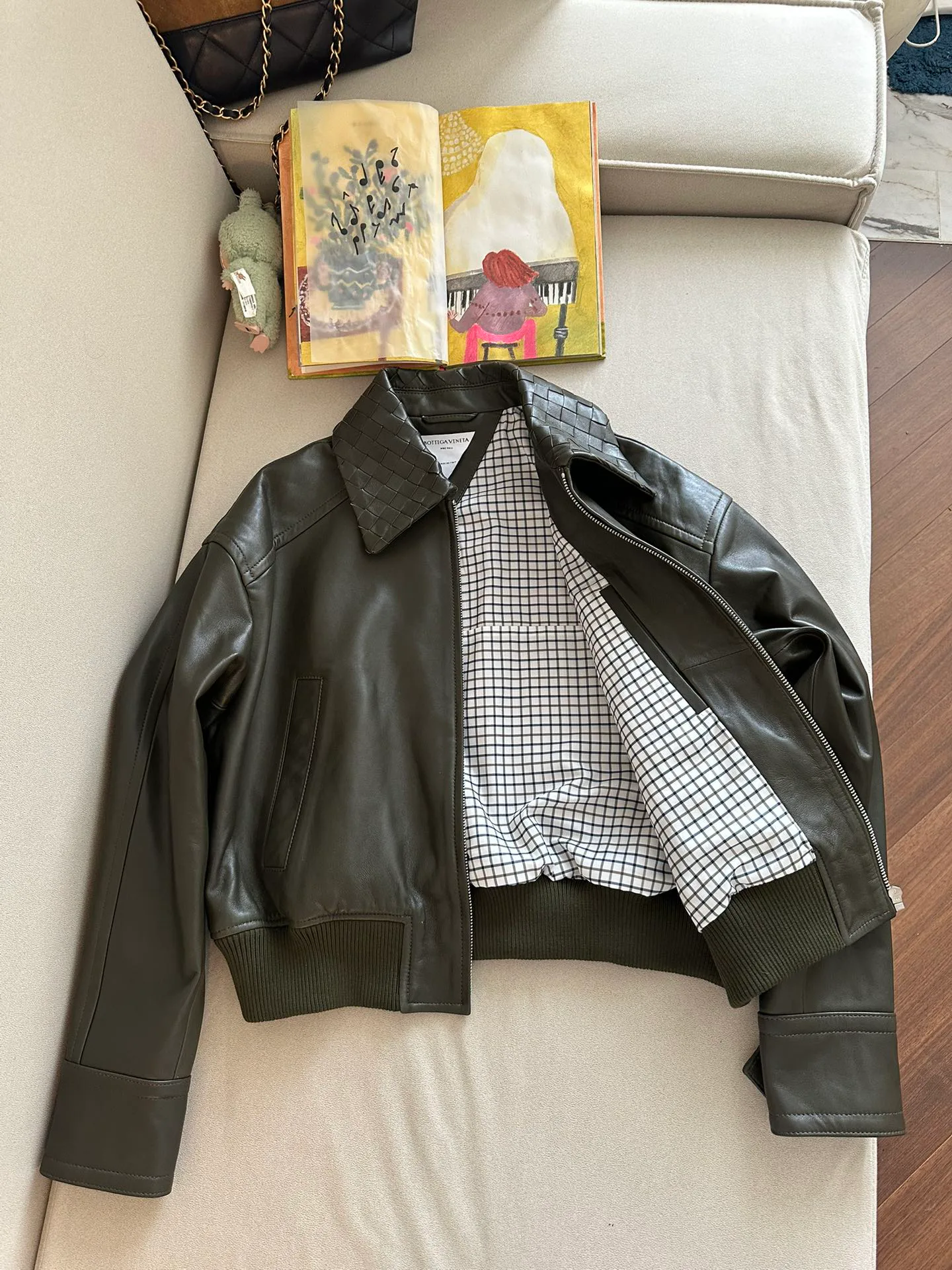 Кожаные Куртки И Дублёнки Женские Bottega Veneta 3567272